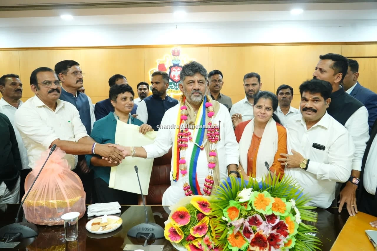 ಮುಖ್ಯಮಂತ್ರಿ ಡಿಕೆ ಶಿವಕುಮಾರ್ ರವರನ್ನು ಖ್ಯಾತ ಜೈನ ಜ್ಯೋತಿಷಿ ಬಿಕೆ ಸುಭಾಷ್ ಚಂದ್ರ ಜೈನ್ ಭೇಟಿ