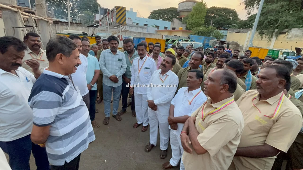 ಹಿರಿಯೂರು ನಗರಸಭೆಗೆ ಸಚಿವ ಎಚ್.ಸಿ. ಬಾಲಕೃಷ್ಣ ದಿಢೀರ್ ಭೇಟಿ: ಪೌರಕಾರ್ಮಿಕರ ಸಮಸ್ಯೆ ಆಲಿಕೆ