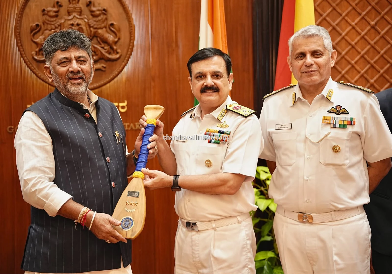 ಮುಖ್ಯಮಂತ್ರಿ ಡಿ.ಕೆ ಶಿವಕುಮಾರ್ ಅವರನ್ನು ಭೇಟಿಯಾದ ಪಶ್ಚಿಮ ನೌಕಾಪಡೆಯ ಕಮಾಂಡರ್ ಸಂಜಯ್ ವತ್ಸಾಯನ್ 