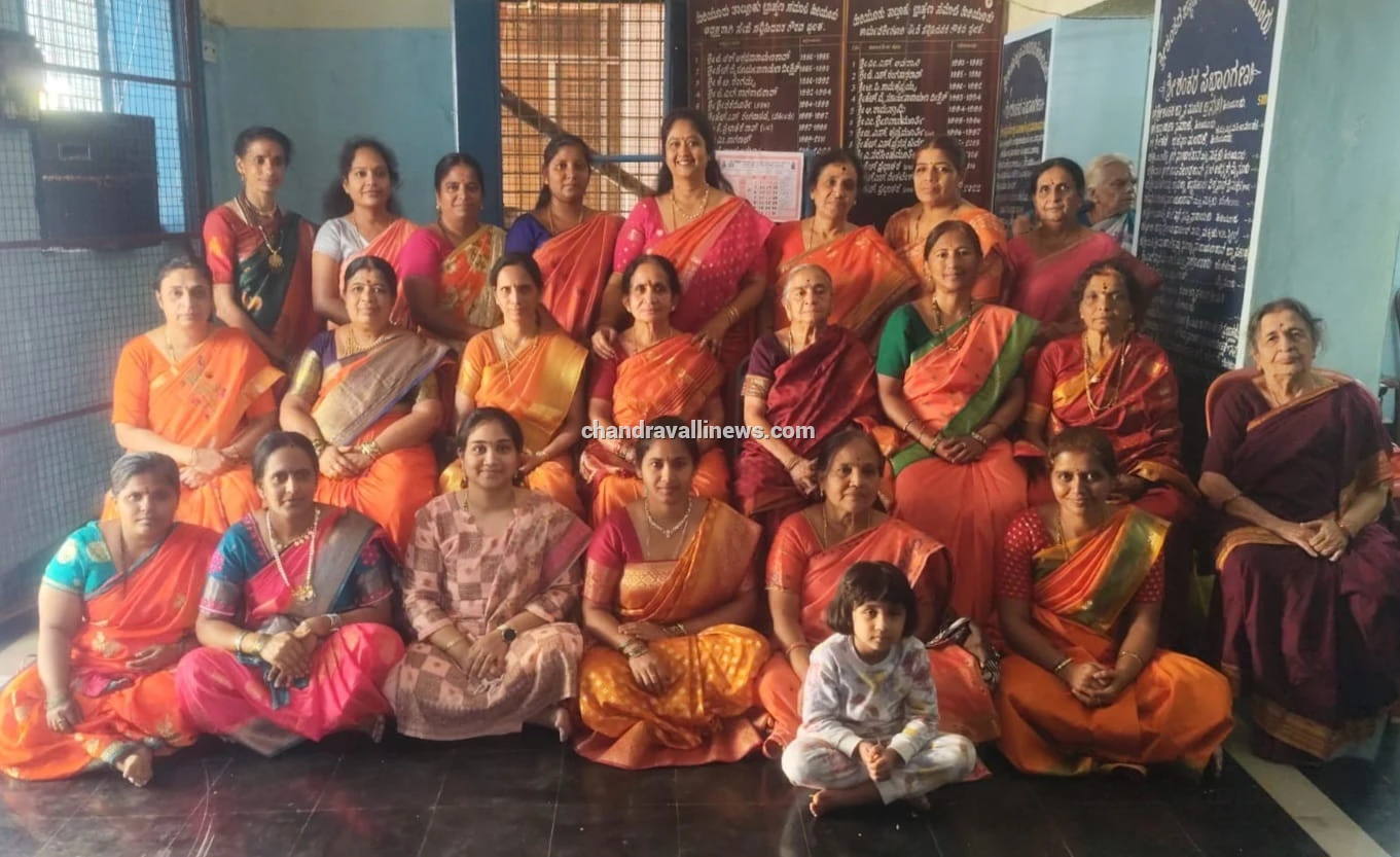 ದಸರಾ ಹಬ್ಬದ ಪೂಜಾ ಕಾರ್ಯಕ್ರಮದಲ್ಲಿ ಮಹಿಳೆಯರು