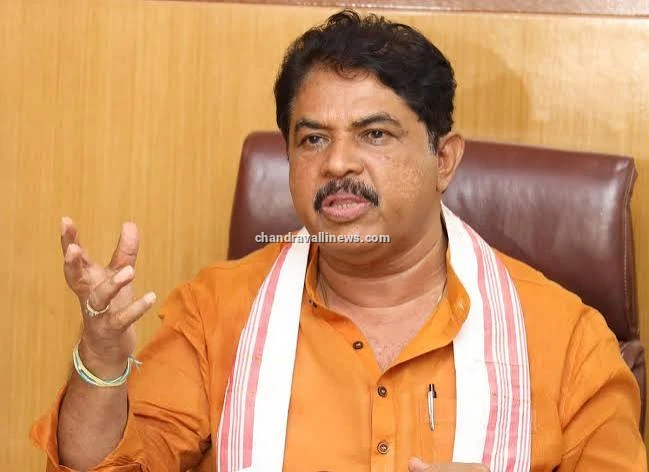 "ಕಾಕ್ರೋಚ್ ಮತ್ತು ಕಾಂಗ್ರೆಸ್ ಎರಡೂ ಒಂದೇ": ಪ್ರಿಯಾಂಕ್ ಖರ್ಗೆ ಹೇಳಿಕೆ ವಿರುದ್ಧ ಅಶೋಕ್ ಆಕ್ರೋಶ!